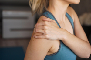 Pain and stiffness in the shoulder are key symptoms of Frozen Shoulder